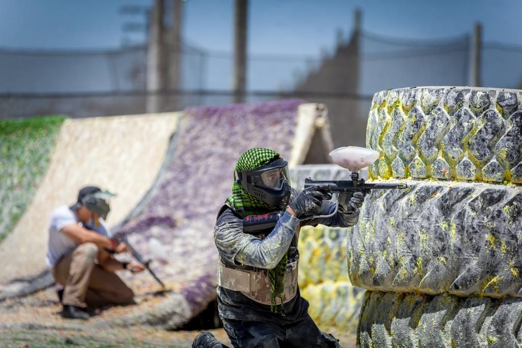 IMAGE: http://i902.photobucket.com/albums/ac225/kaykhong/paintball/IMG_6001.jpg