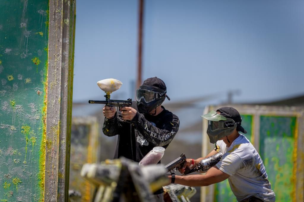 IMAGE: http://i902.photobucket.com/albums/ac225/kaykhong/paintball/IMG_6081.jpg