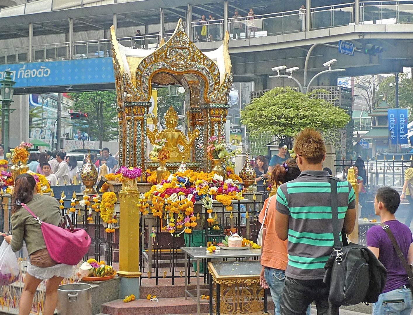 four face buddha